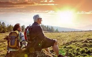 娱乐吃瓜酱老人徒步,探寻老人徒步的乐趣与人生哲学